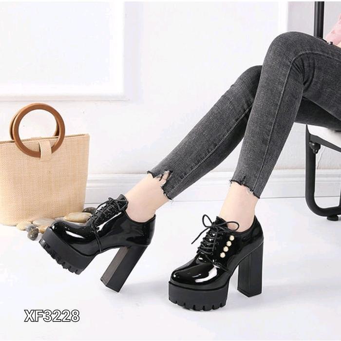 Laviola - Sepatu Boots High Heels Block Glossy Xf3228 Nll Merah Shoes