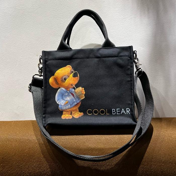 Lylia Doodwear Tas Kanvas "Cool Bear" Bahan Kanvas Ringan Tebal Ukuran 20cm x 25cm x 12cm Muat Ipad