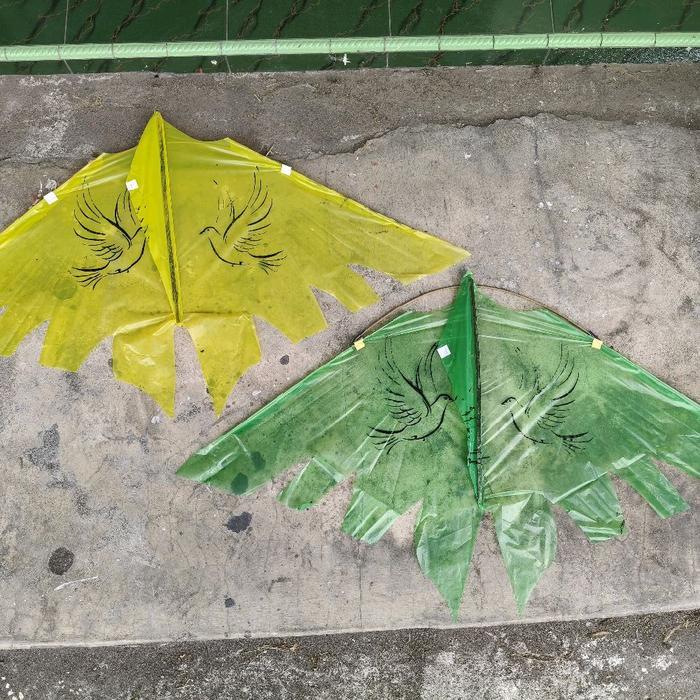 Layang layang plastik kelelawar 1pak isi 10pcs