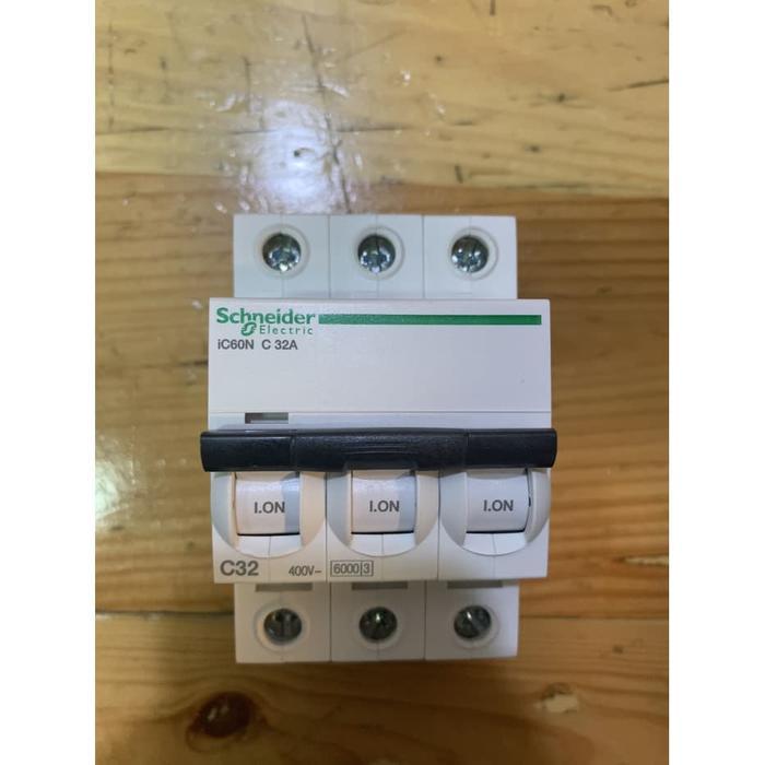 MCB SCHNEIDER IC60N 3P 32A