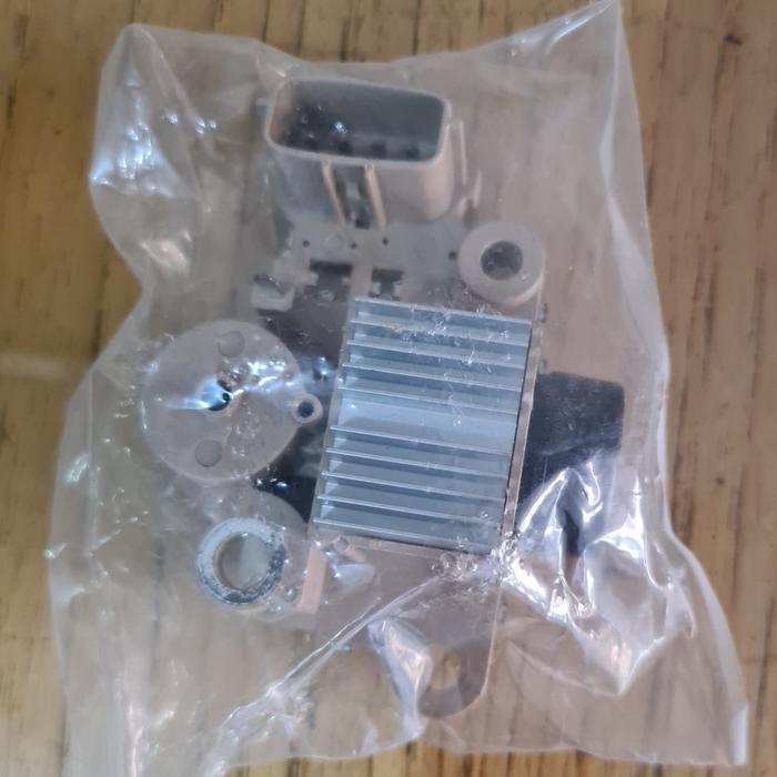 IC REGULATOR ALTERNATOR IC DINAMO CAS AMPER KOREA HYUNDAI TRAJET