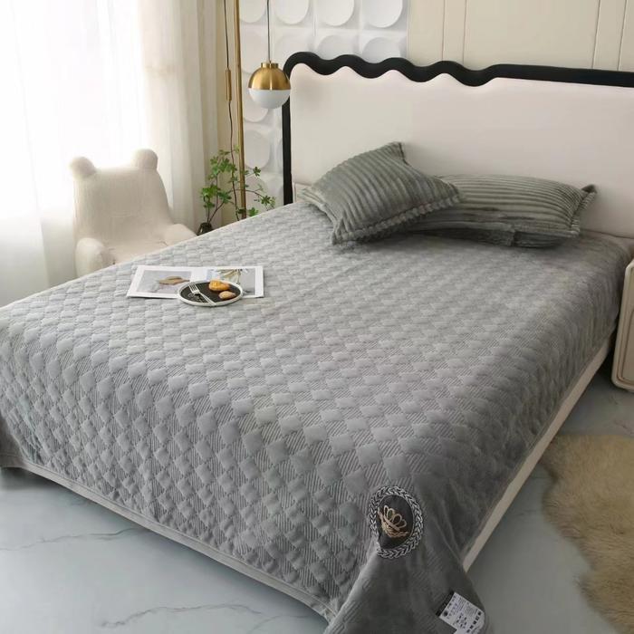 Selimut Polos Embos Bahan Polyester Tebal dan Berkualitas Ukuran 150 cm & 180 cm