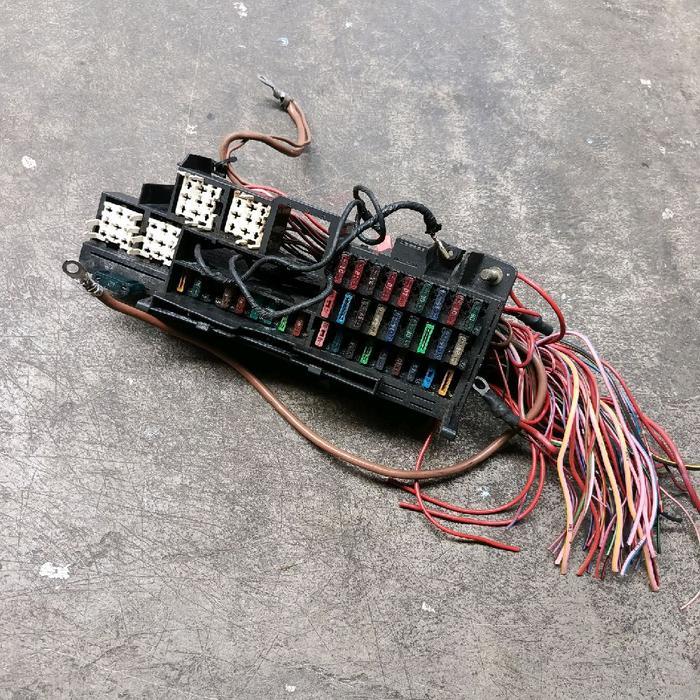 READY STOCK Fuse box sikring / Relay mesin Mobil Mercy A-class A140 w168 original copotan