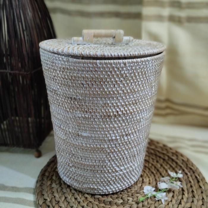 Tempat Sampah Rotan Lombok Diameter 25Cm Bawah 20Cm Tinggi 30Cm Warna Putih Coklat Hitam Natural Tbk