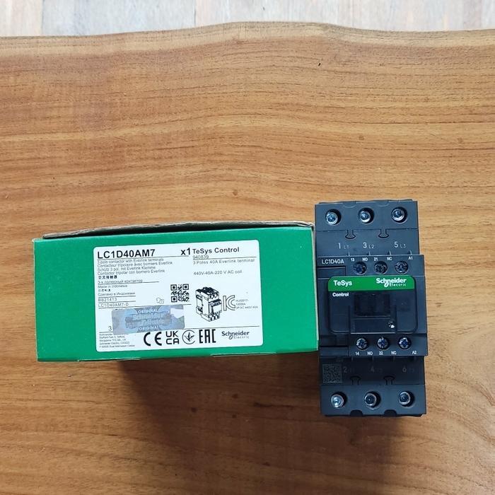 KONTAKTOR SCHNEIDER LC1D40A M7 CONTACTOR LC1D40AM7 LC1D40 AM7 - 220V