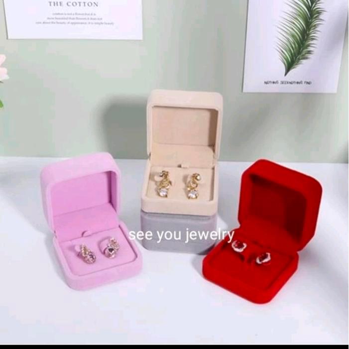 Kotak Giwang / Kotak Anting / Kotak Perhiasan Giwang Anting Beludru Ada Lidahnya Dengan Tutup