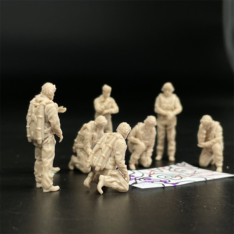 1/72 Scale Model Pacific War US Air Force Wildcat F4F Fighter Pilot 8 Figures Unpainted Miniature