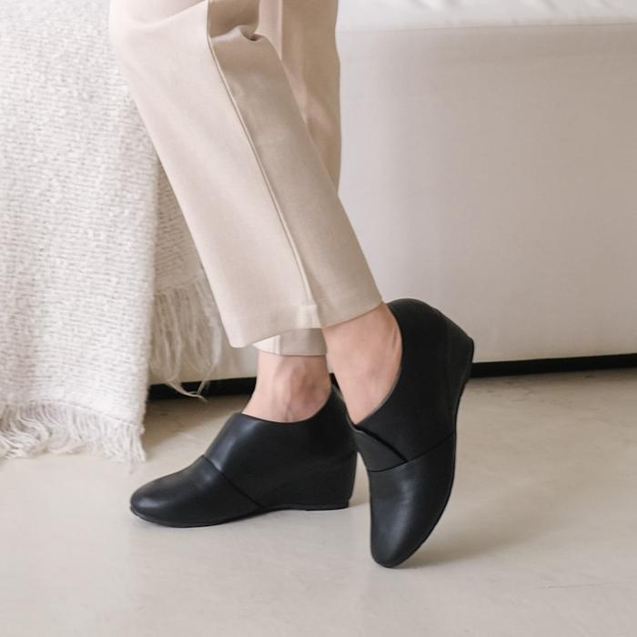Laviola Shoes - Sepatu Boots Shoes Wanita - 2481 Llk Karet #Sale #Gratisongkir