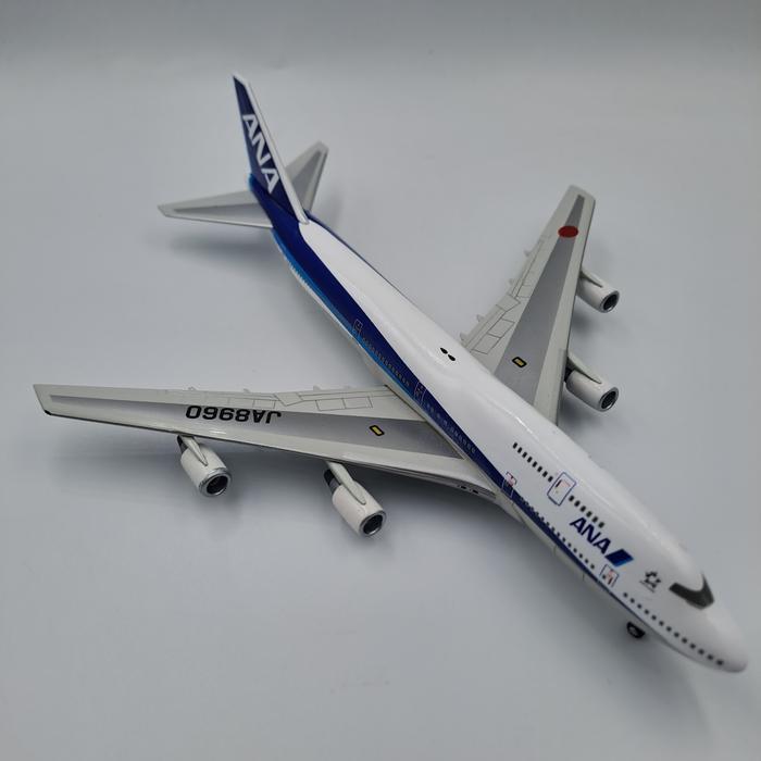 diecast pesawat ANA Boeing 747 -400 scala 1:400