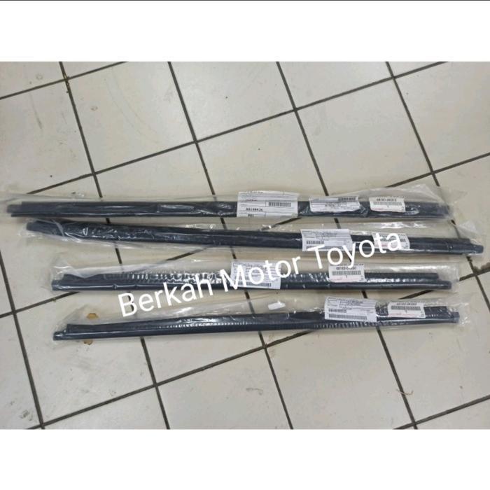 PELIPIT KARET KACA PINTU LUAR FORTUNER 2005 2006 2007 2008 2009 2010 2011 2012 2013 2014 2015