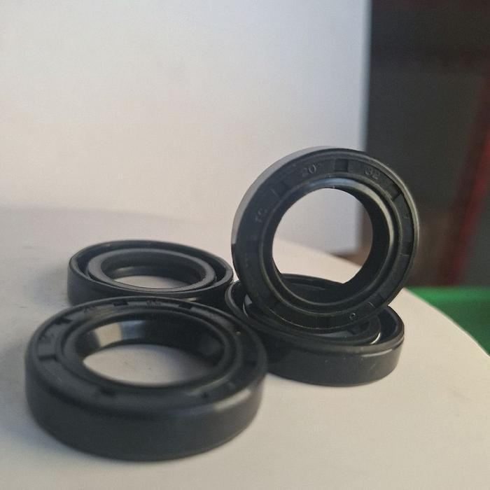 Oil Seal TC 20 32 7 / Oli Seal 20 32 7 NBR