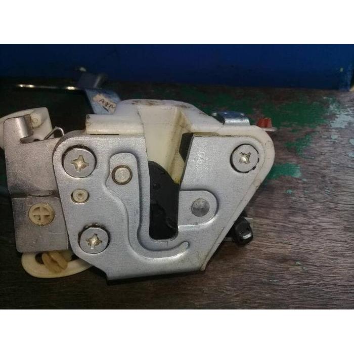 Door Lock Avanza Depan Kanan
