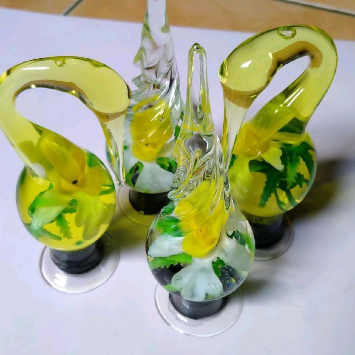 hiasan lemari kaca 1 paket isi 4 pcs dengan desain bunga cantik dan transparan untuk dekorasi rumah