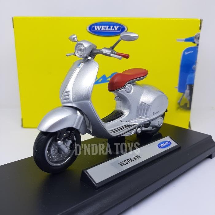 Diecast Miniatur Motor Vespa 946 Motor Scooter Matic Welly 1:18