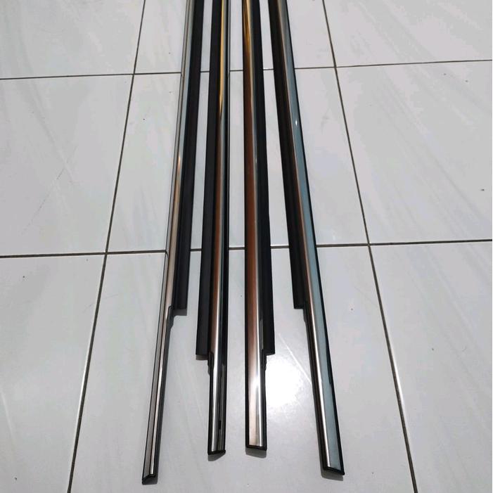 Pelipit Pintu Karet Kaca Luar Chrome 1 Set 4Pcs Jenis Mobil Rush Terios 2018-2022 Original Forsale!