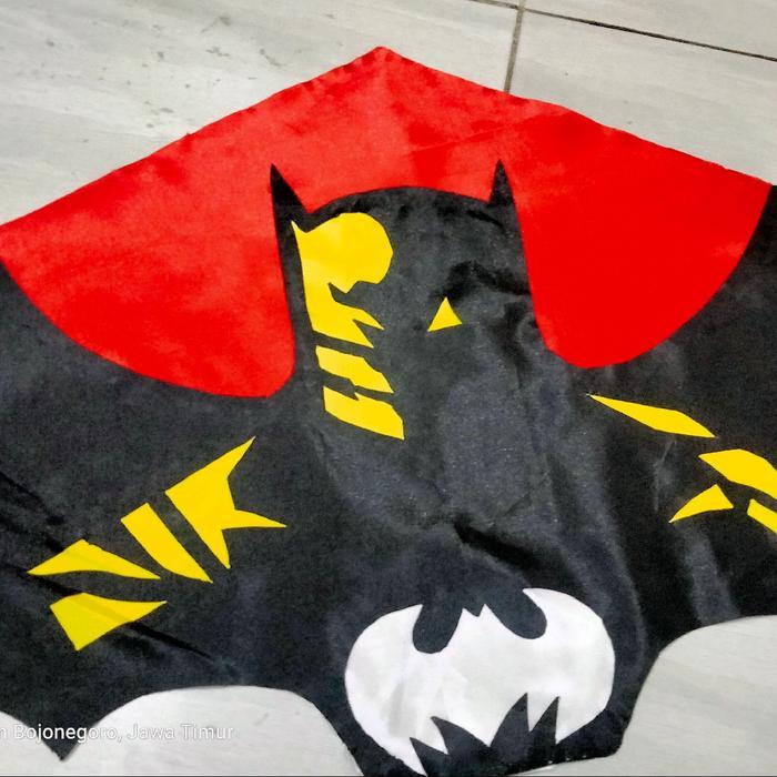 layangan kain motif Batman