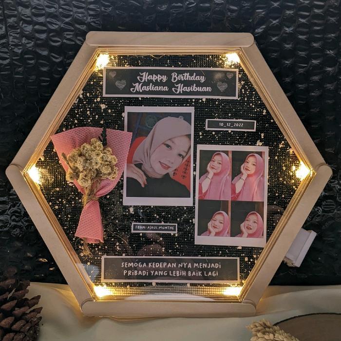 (Gratis Box, Sticker, Foto Polaroid) Kado Hexa Frame Kado Ulang
