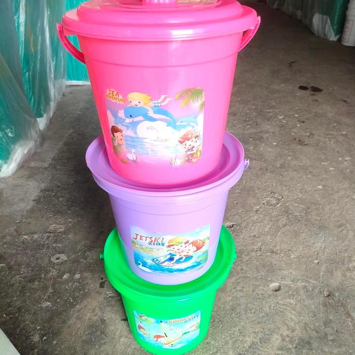 EMBER PLASTIK 4 GLN +TUTUP/EMBER KECIL 4 gln GAGANG PLASTIK