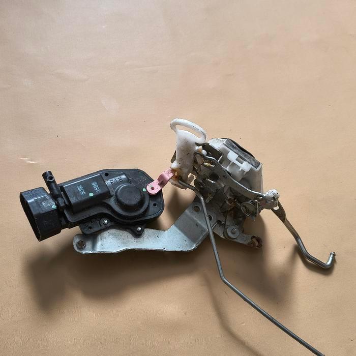 Door lock acuator depan avanza xenia 2004-2011 original