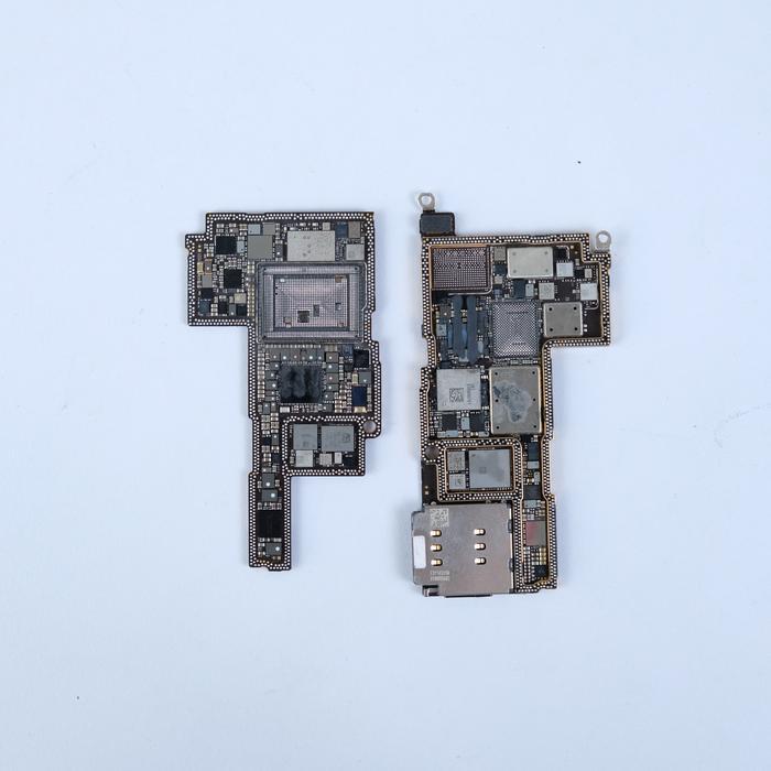 Mesin CNC Board iPhone 13 Pro Max