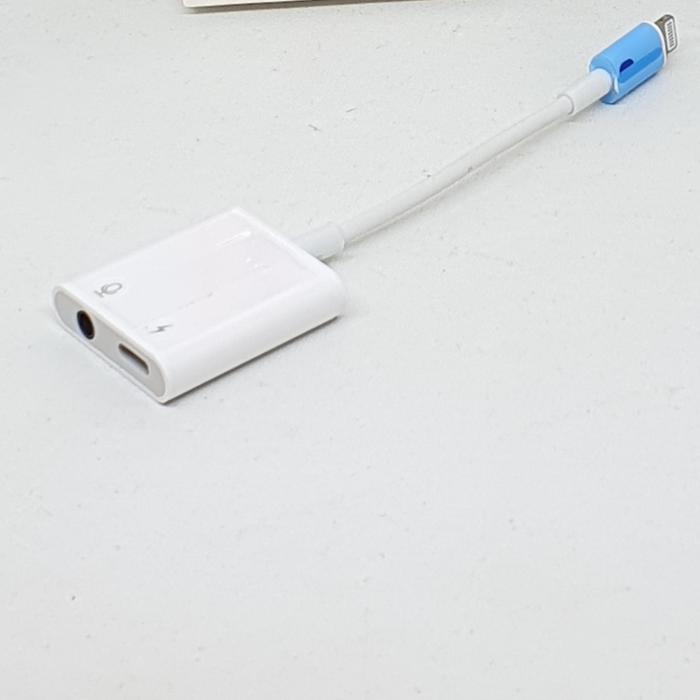 Jh-026L Ori Splitter Lighting Charging Audio 3.5Mm Support Mic Telepon Populer