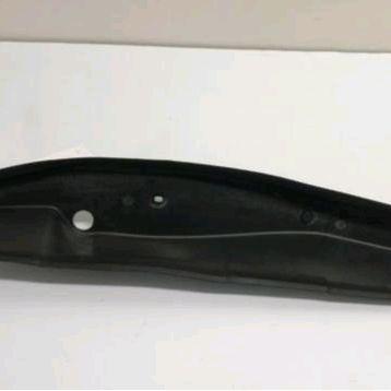 COVER PARTISI FENDER DEPAN KIRI W204 MURAH