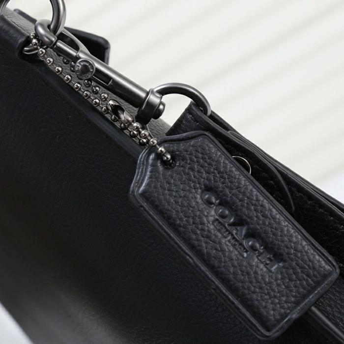 Men Pebbled Leather Pouch Black Tbk