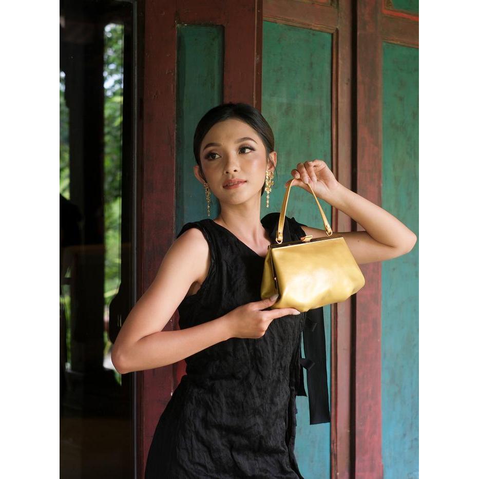 SALE Dowa Vega Leather Hand Bag