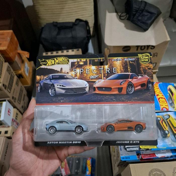 Hot Wheels Premium 2 Pack Aston Martin Db10 And Jaguar C-X75 Spectre 007