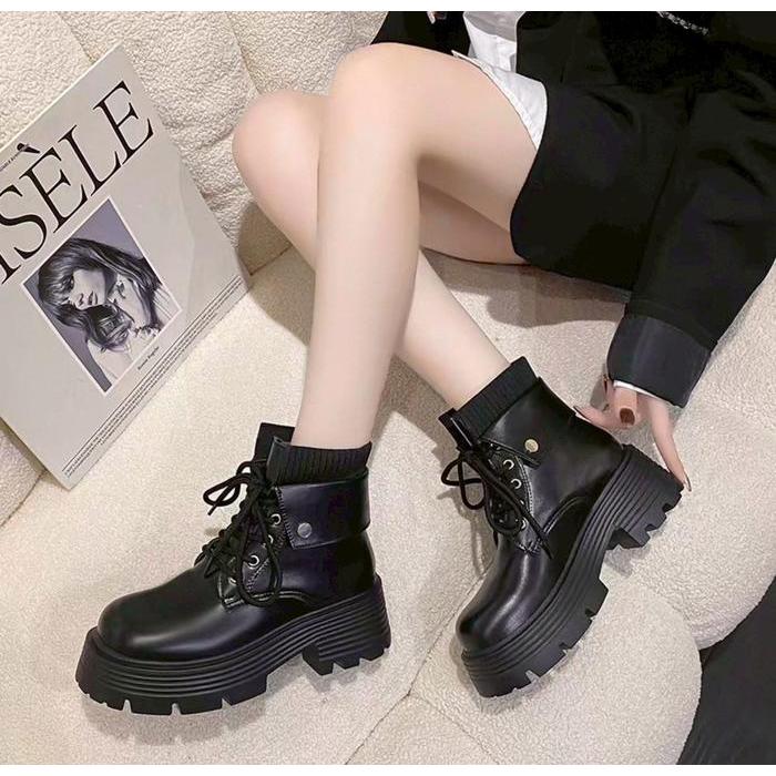 Laviola - 1827 Sepatu Sneakers Boots Wanita Docmart Hitam Karet Casual Shoes
