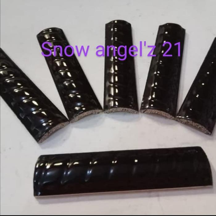 Kuku macan / Lis keramik 10cm warna hitam