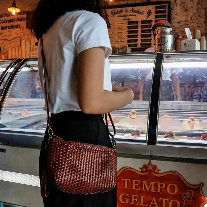 Primeroses - Clutch Wanita Kulit Sapi Asli Tas Anyaman Tbk