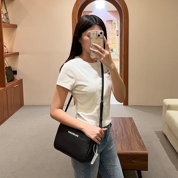 Tas BALENCIAGA TEXT WHITE BLACK SHOULDER BAG 100% ORIGINAL - 23X7X15CM