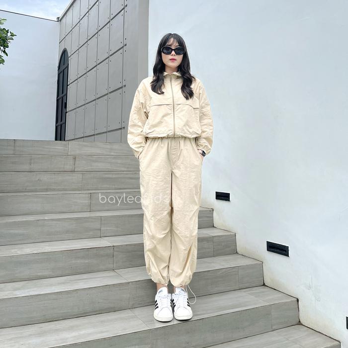 Bayleaf.Id Owen Jacket Croptop Polos / Jaket Parasut Olahraga Wanita Pasti Promo
