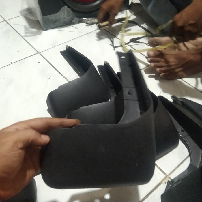 KARPET LUMPUR MUD GUARD MOBIL AVANZA LAMA / XENIA LAMA 2004 UP KANAN BELAKANG TERBARU