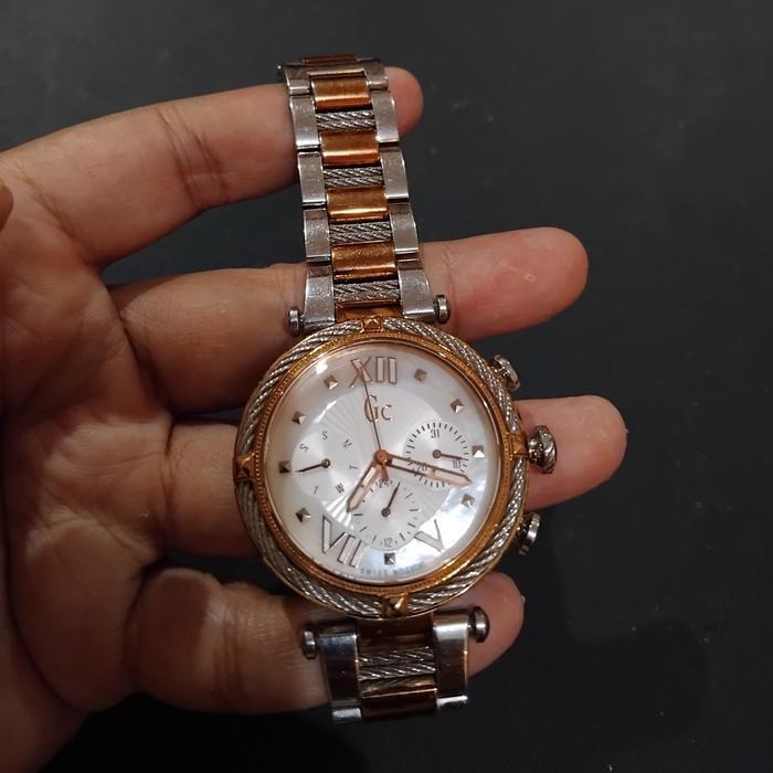 Jam tangan Wanita Analog GC Guess Collection Stainless Y16002L1/04