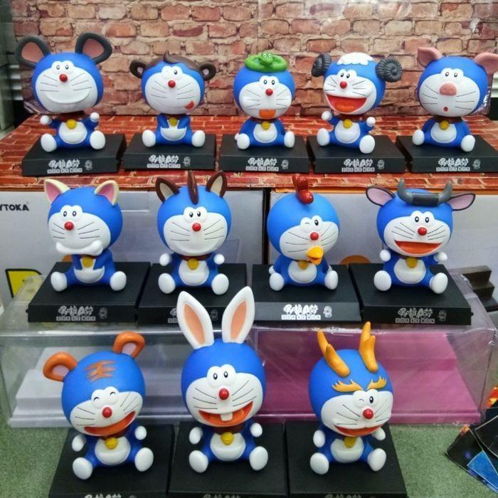 Premium Pajangan Dashboard Mobil Kepala Goyang Doraemon Shio Zodiac