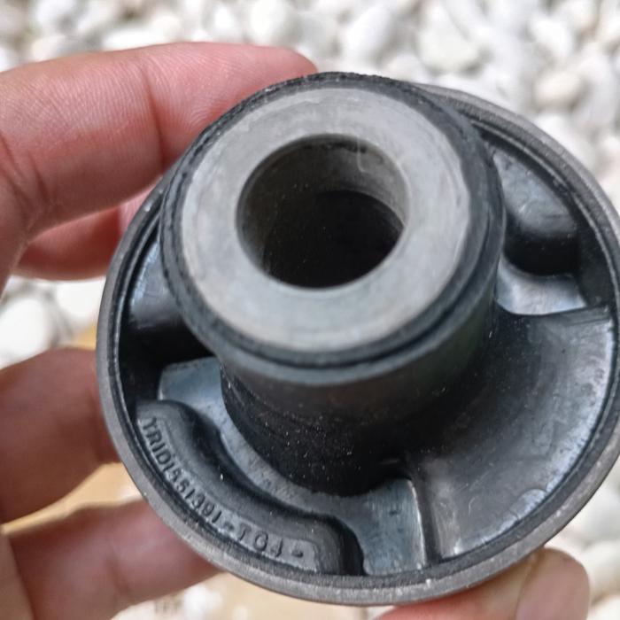 FREE ONGKIR BUSHING ARM MOBILIO BRIO BOSH ARM BRIO MOBILIO BUSHING LOWER ARM MOBILIO BRIO BISA COD
