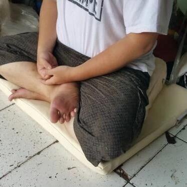 kursi bantal halfmoon meditasi full latex