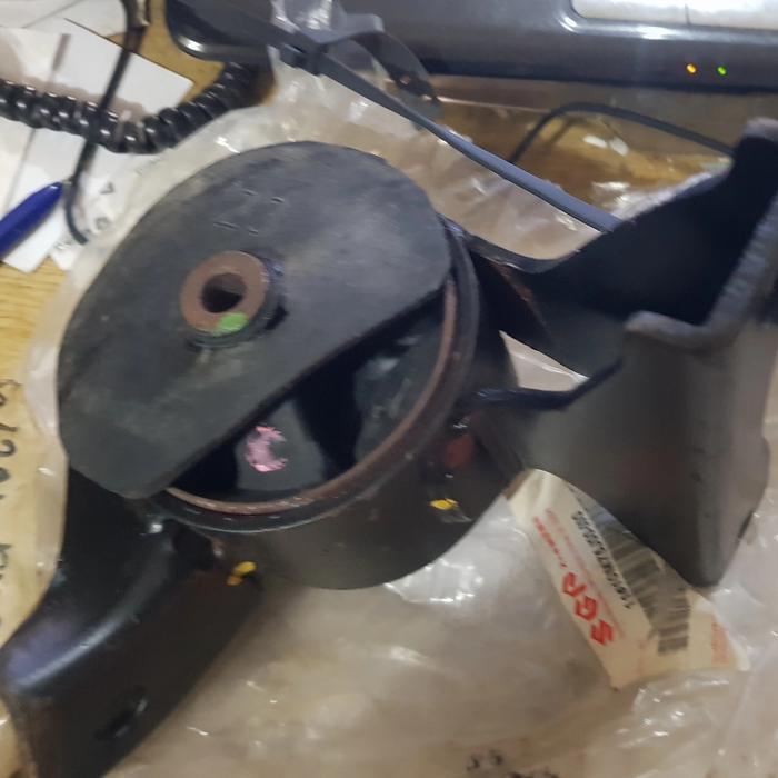 engine mounting suzuki splash ori