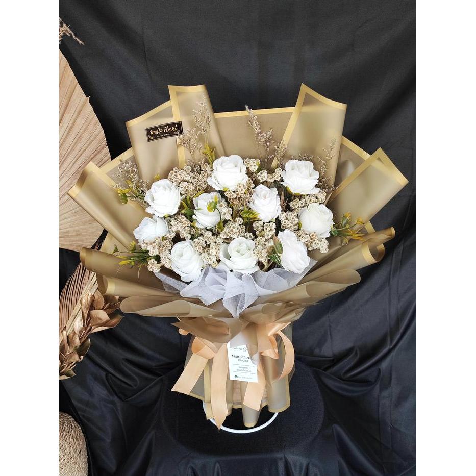 Buket Bunga Mawar putih gold Elegan Campuran Edelweiss dan Caspea Eksklusif dan Premium