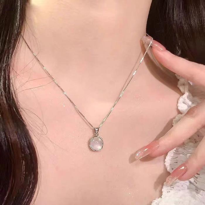 kalung liontin tahan karat putih fashion kalung titanium wanita liontin batu permata kristal