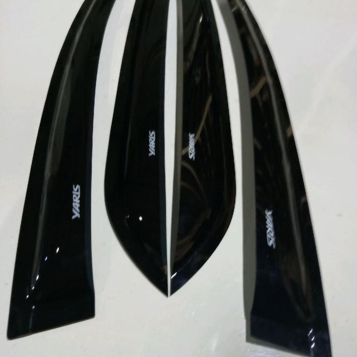 Yaris lama Talang air pintu mobil Yaris bapau empat pintu aksesoris mobil door visor Car 2006-2012