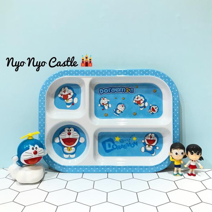Ready Piring Makan Anak Sekat 4 Persegi Panjang Melamin Doraemon Edition -Gratisongkir