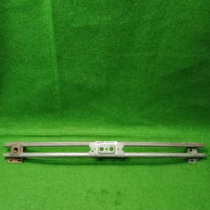 58270-63J10 Crossmember Bemper Depan Atas Swift Rs415 2005-2011 Berkualitas