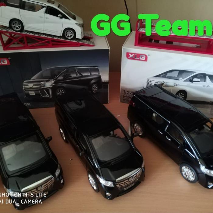 Diecast Toyota Alphard