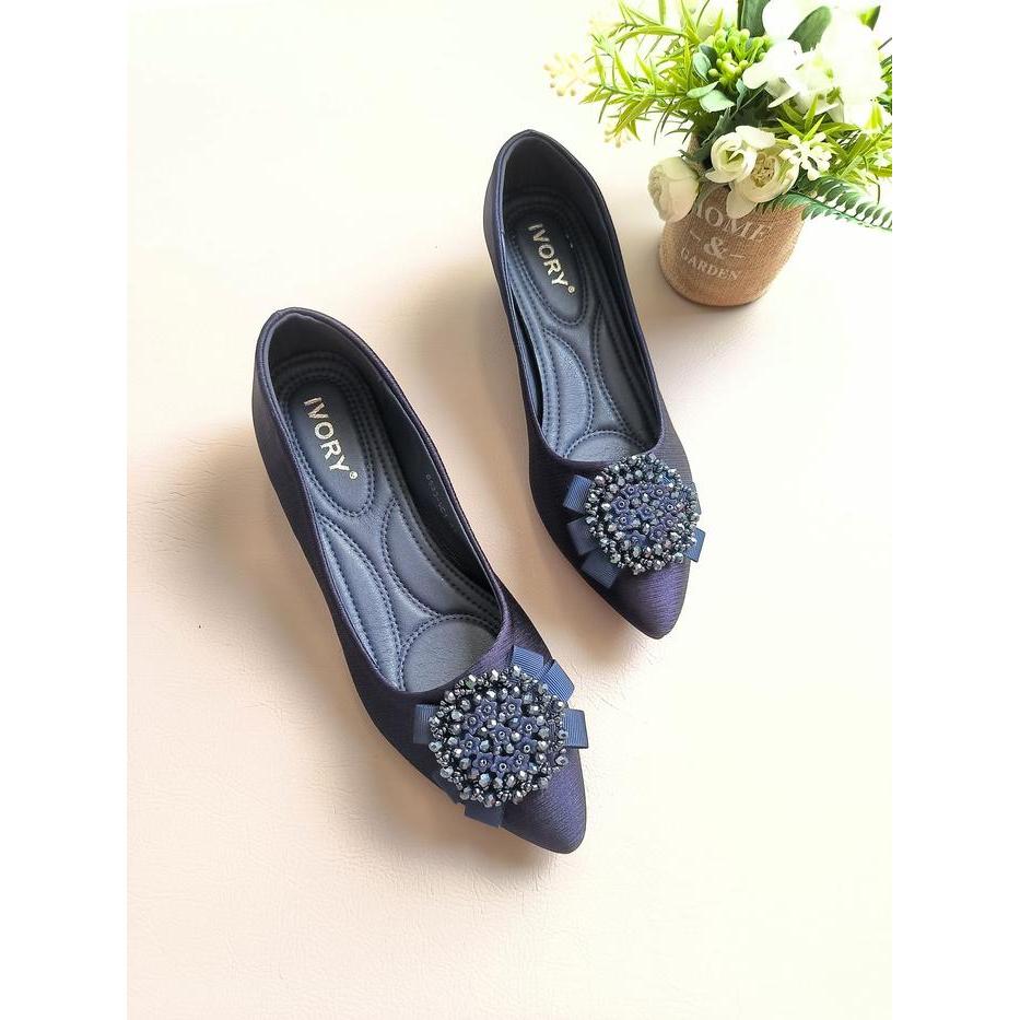 Ivory Sepatu Heels Jumbo Satin 41 42 43 44 B533-Vc1 Hitam Blue #Sale #Gratisongkir