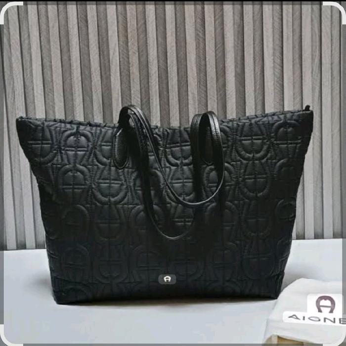 Ready Aigner Cuscino Tote Bag Black