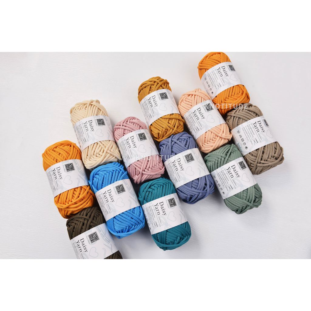 DAISY YARN 4mm polyester knitting yarn 40yards 100g