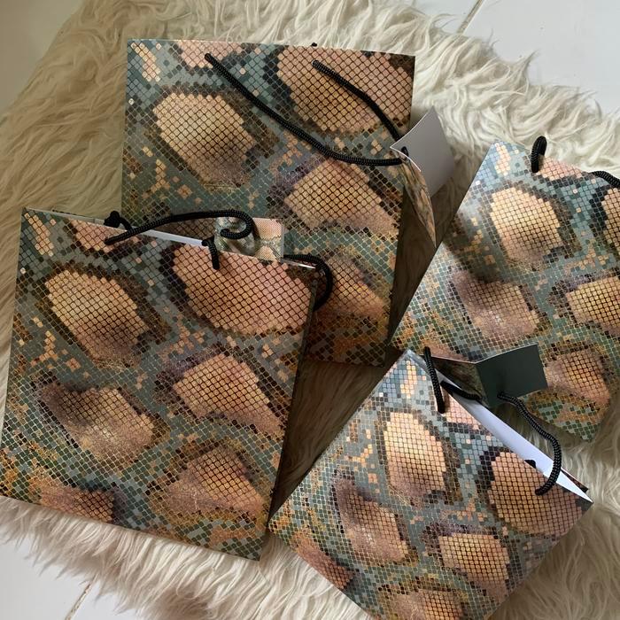 Paper Bag Abstrak/Tas Kado/Kertas Kado/Goodie Bag/Hampers/Tas Kertas Tbk